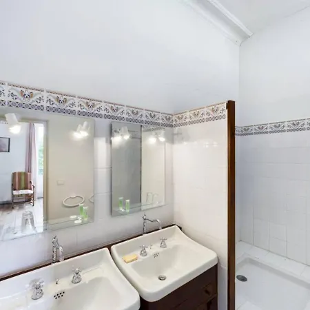 Bed & Breakfast Queen's Escape *