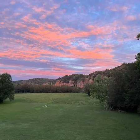 Bed & Breakfast Queen's Escape
