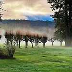 Bed & Breakfast Queen's Escape Martel