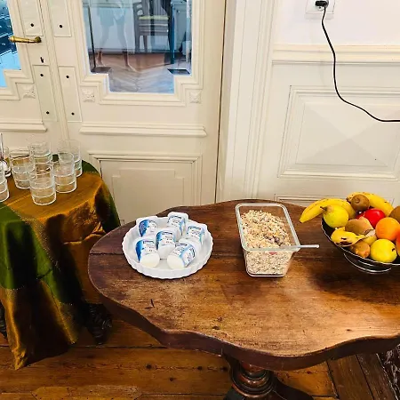 Queen's Escape Martel