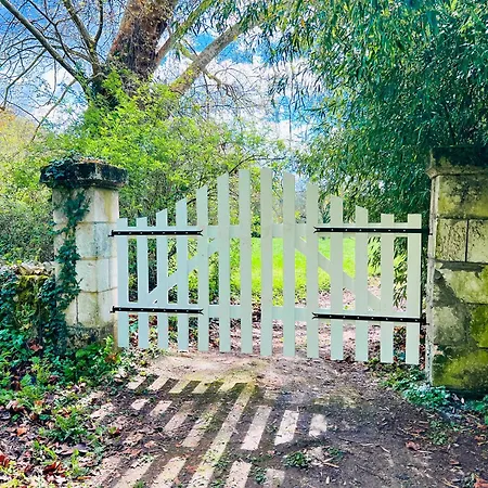 Bed & Breakfast Queen's Escape 3*