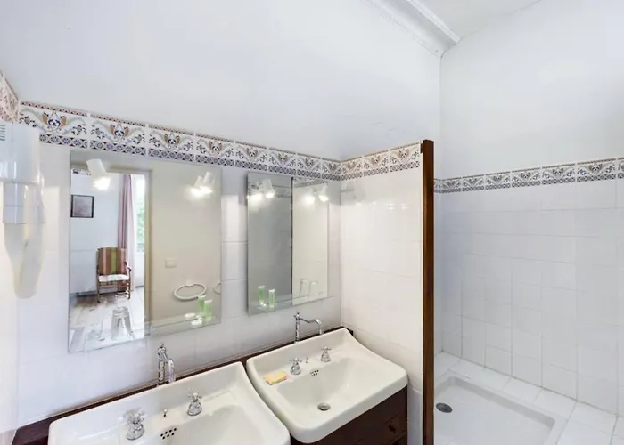 Oda ve Kahvaltı Queen's Escape 3*