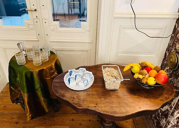 Queen's Escape Martel